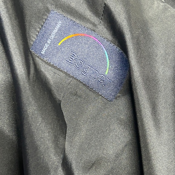 Bogner - Long double breasted Blazer with Gold Buttons - Picture 5 of 9